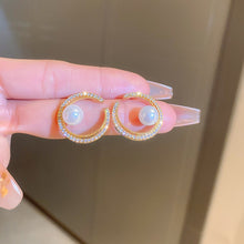 Load image into Gallery viewer, Pearl Niche Design Shiny Diamond Ear Studs