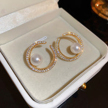 Load image into Gallery viewer, Pearl Niche Design Shiny Diamond Ear Studs