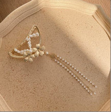 Load image into Gallery viewer, Metal Crystal Tassel Grip High Quality Sense